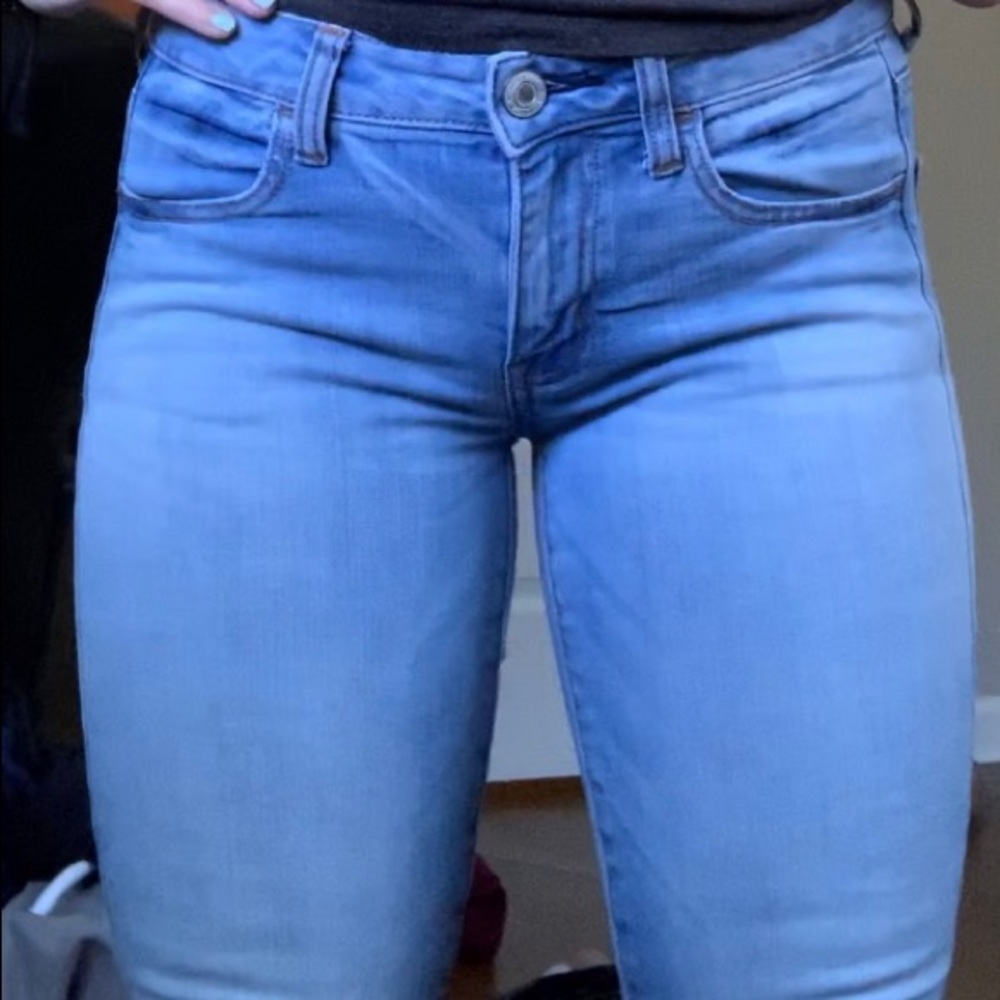 Light Wash American Eagle Skinny Jeans
